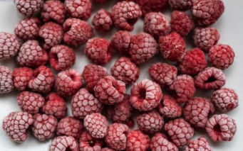 Tiefgekühlte Himbeeren